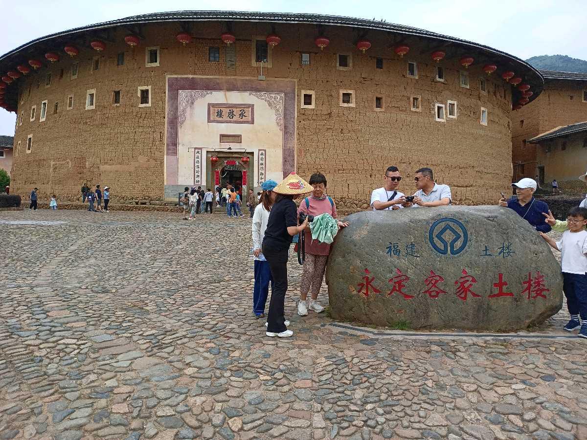 咏永定客家土楼 散文诗歌 作者：高言阳 主播：陈丽娟（图2）