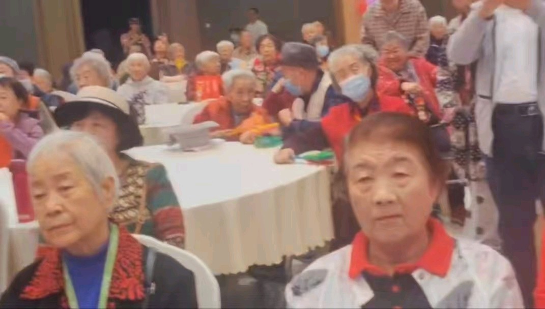 艺暖桑榆 温情慰问一一金色岁月艺术团走进国色天莲康养社区慰问演出圆满落幕（图4）
