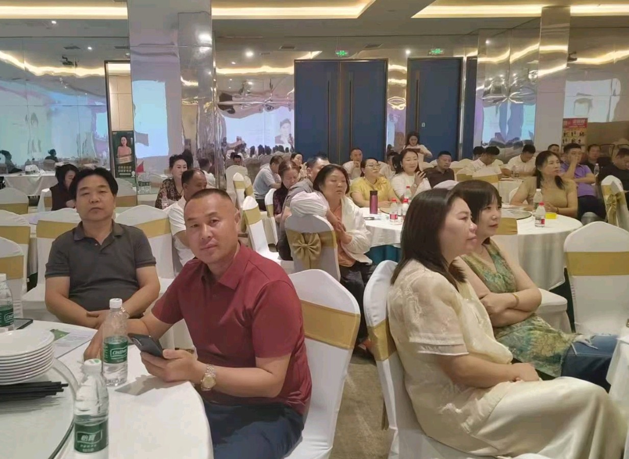 旧衣回收新机遇!酷布拉走环保科创河南运营中心加盟说明会圆满举行