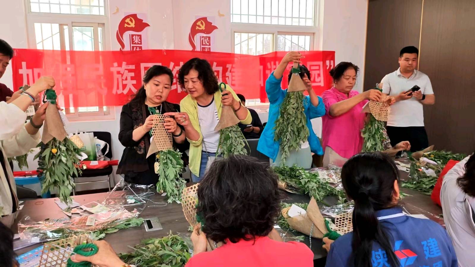 《粽香沁邻里 艾韵寄安康——丽园路社区解锁端午浪漫新“花”样》供稿:丽园路社区/陕西宝鸡（图4）