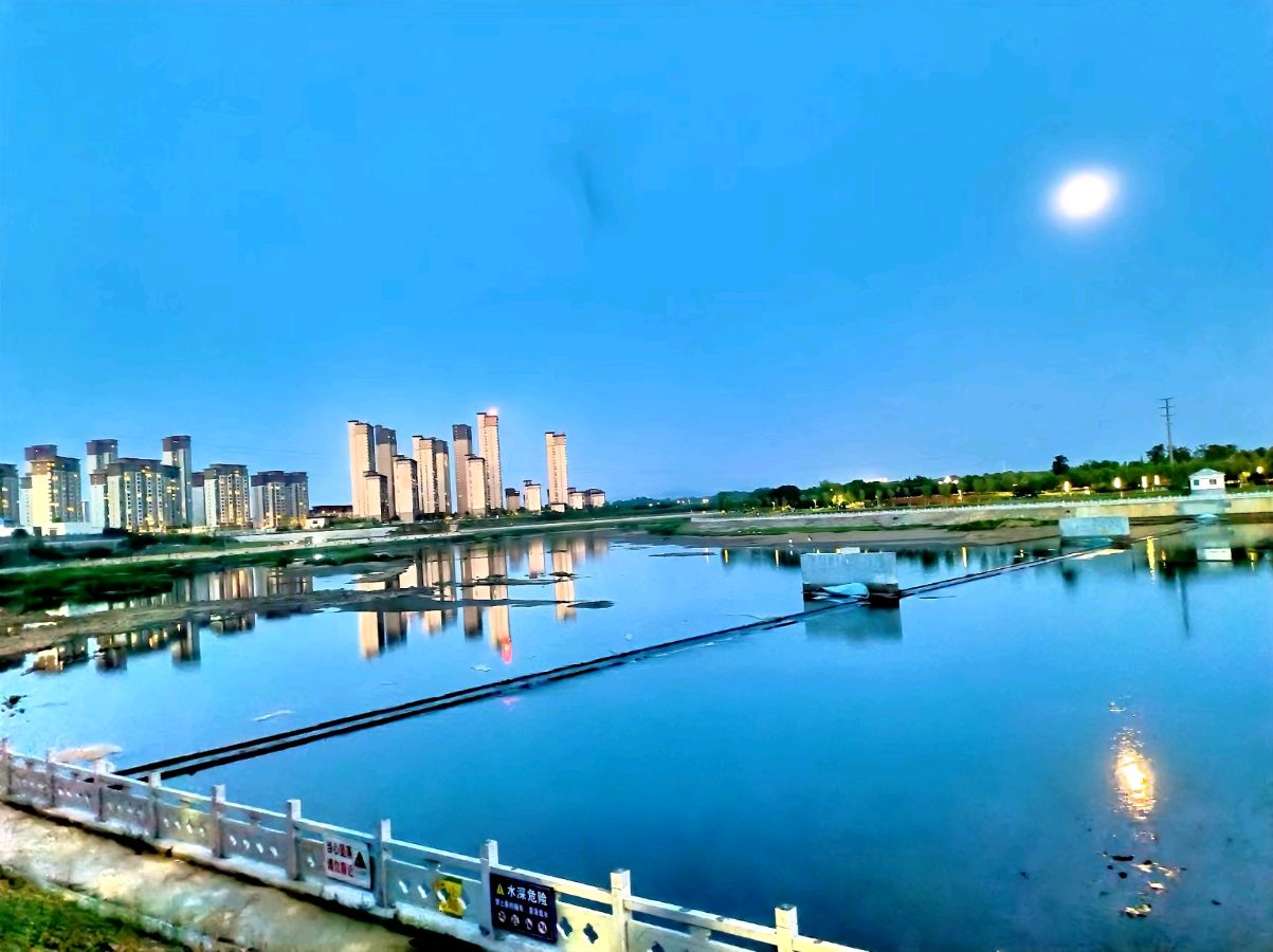 卫水洲的《做一个简单快乐的人》