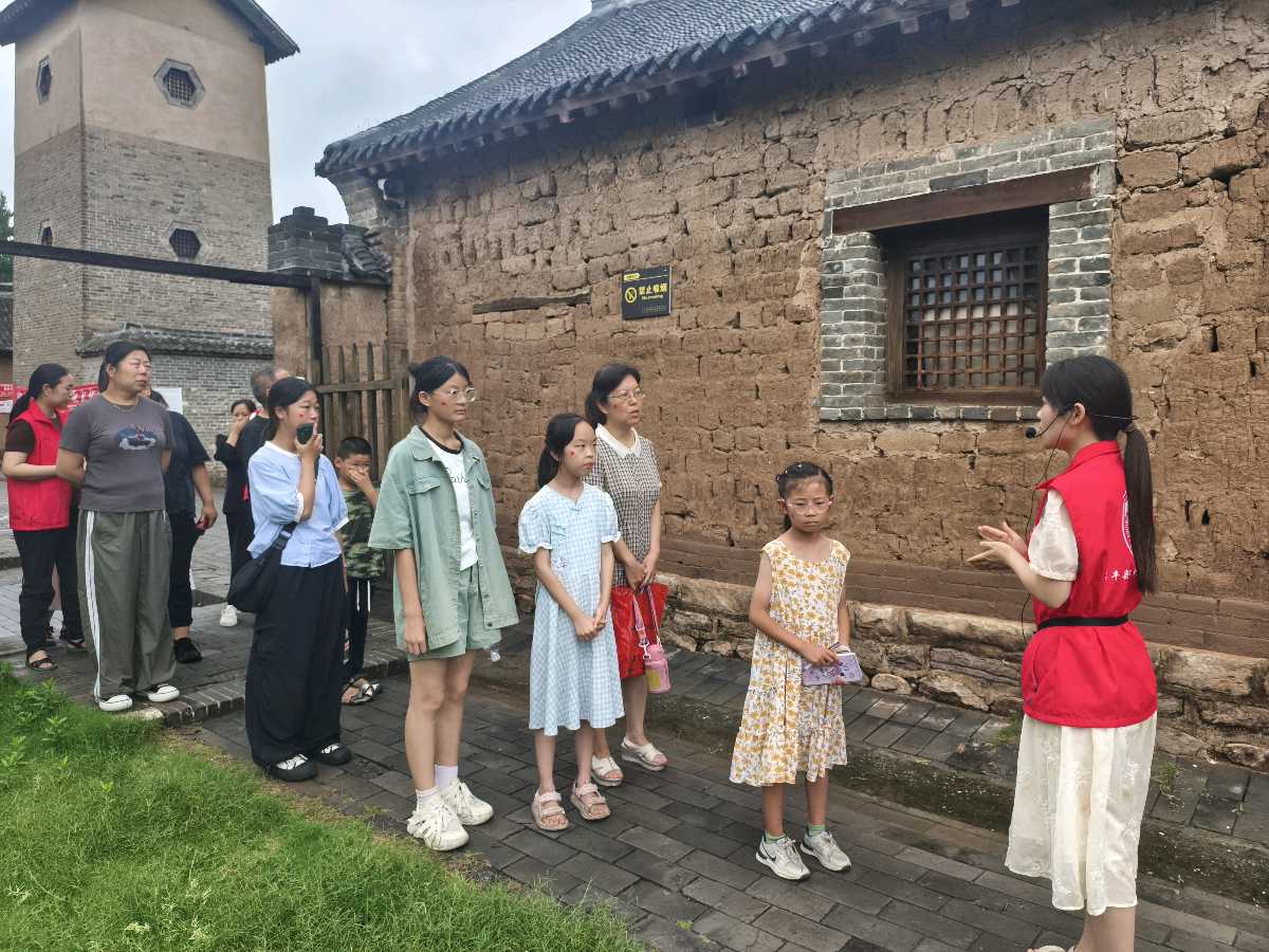 宝丰县图书馆开展红色亲子研学活动