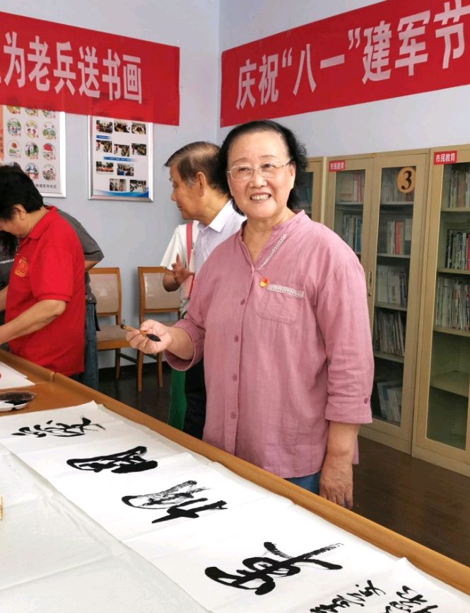 张庆明/德艺双馨毕秀环：翰墨丹青绘人生，公益拥军显担当（图2）