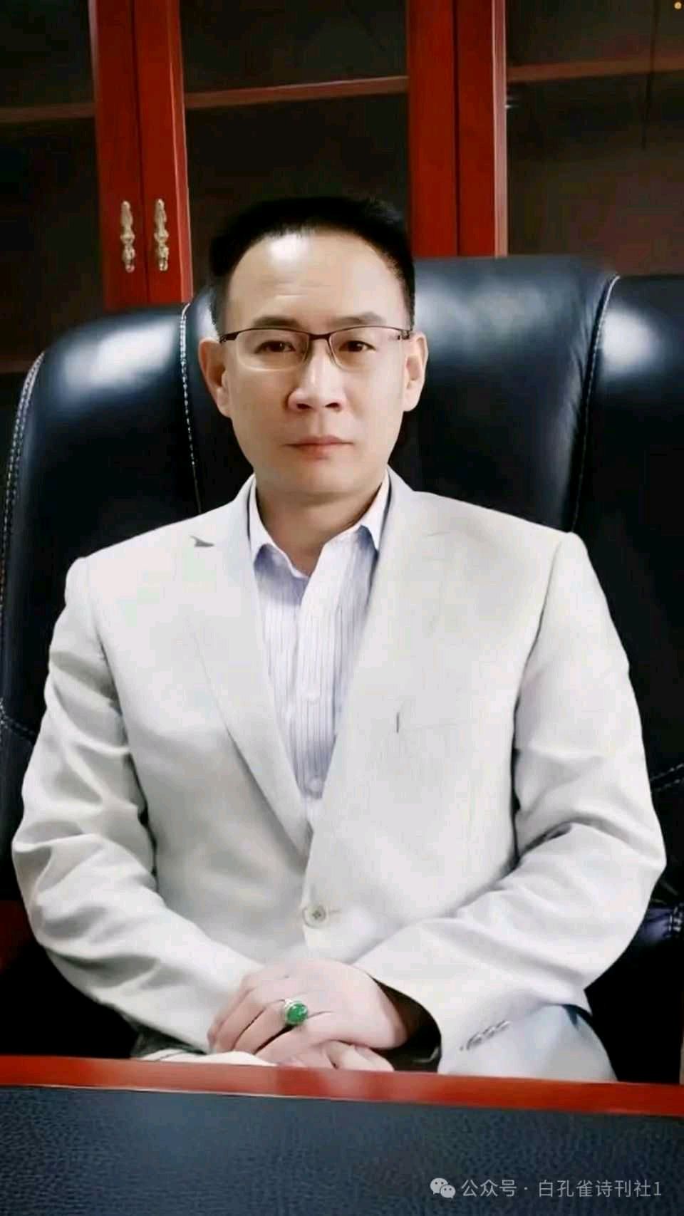 量子诗歌“七嘴八舌”说诗评诗系列‖本期百炼成钢的《月下—蹄上的香》文化强国量子诗歌文化传媒不一样的烟火（图4）