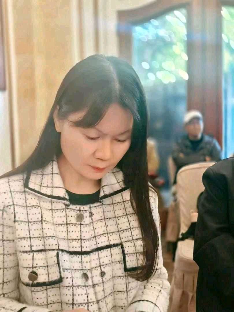 量子诗歌“七嘴八舌”说诗评诗系列‖本期百炼成钢的《月下—蹄上的香》文化强国量子诗歌文化传媒不一样的烟火（图18）