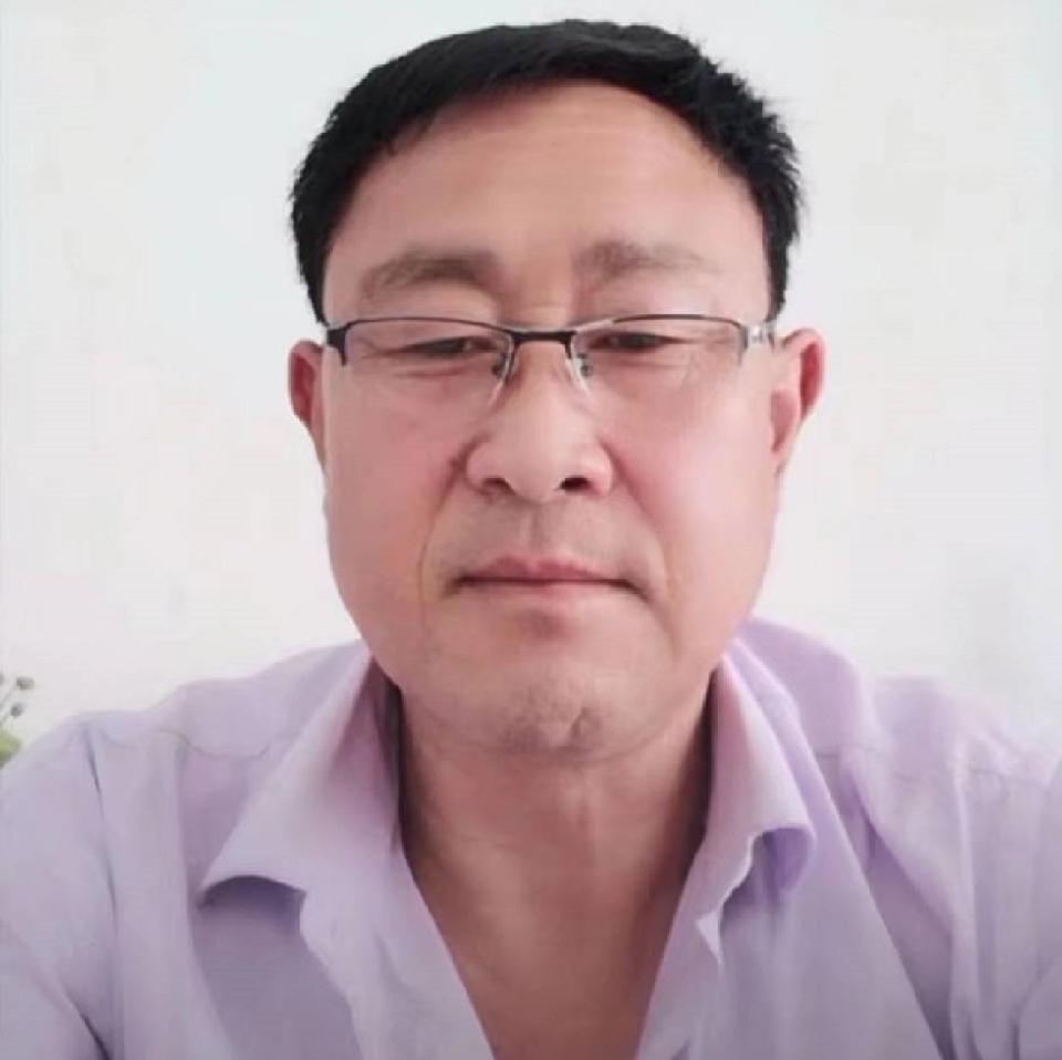 刘  忠
