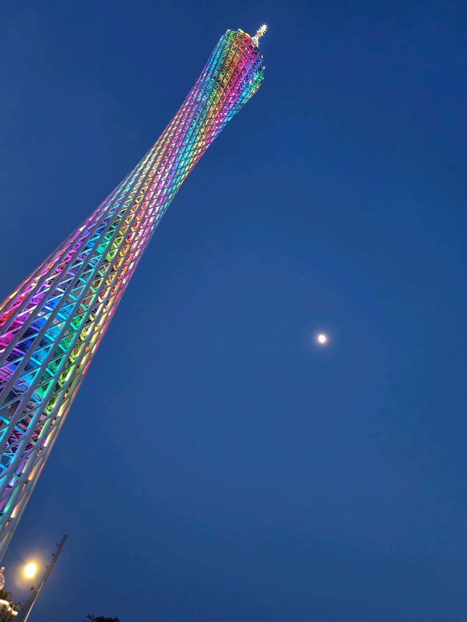 七律 . 夜游广州塔/江冲（图3）