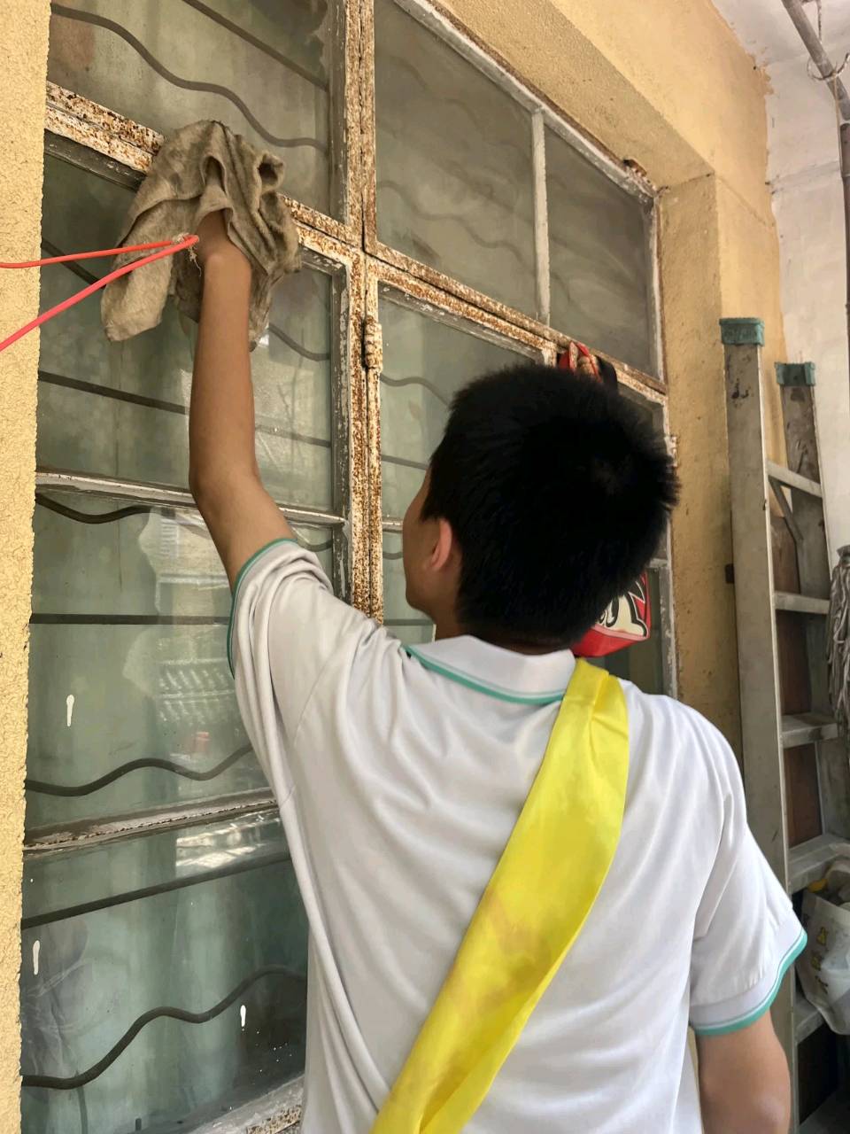 学生哥放暑假 进社区做好事（图7）