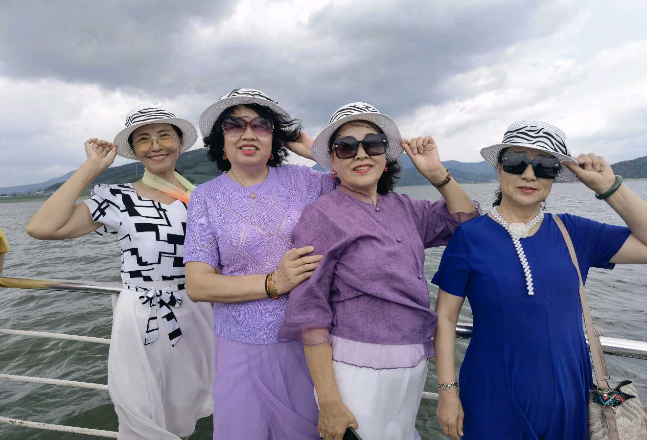 （照片版）天鹅湖艺术团团西海浪一日游剪影（图72）