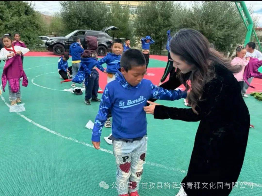 甘孜女企业家仁青则玛（喜饼皇后）打造中国的皇冠曲奇喜饼（喜马拉雅饮食文化———青稞饼）（图10）