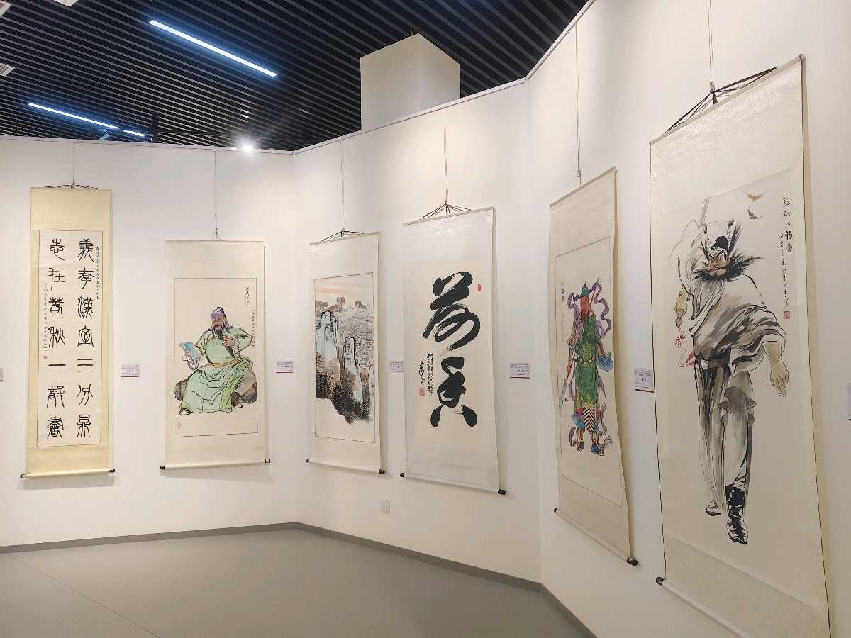 太原市:首届“忠义杯”国际书画艺术邀请展盛大举行(图3)