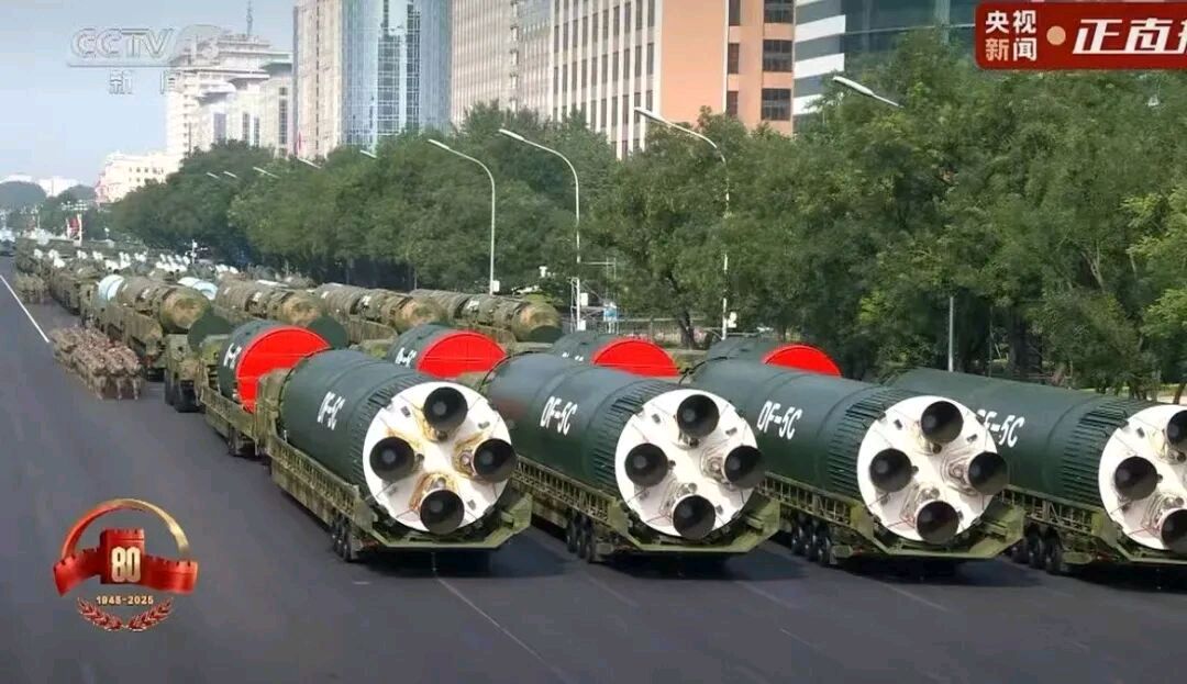 贠汝信《九三大阅兵》（图7）