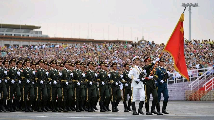纪念中国人民抗日战争暨世界反法西斯战争胜利八十周年“铭记历史,珍爱和平”仗剑边关心灼灼,挥戈瀚海意迢迢。无衣歌阕大风起,同把天声冲九霄。《天门头条》(图13)