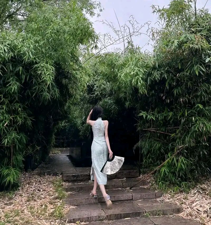 【中国诗人】（名家风采）愿今生邂逅旗袍女子，相守岁月静美//文:李炜（图6）