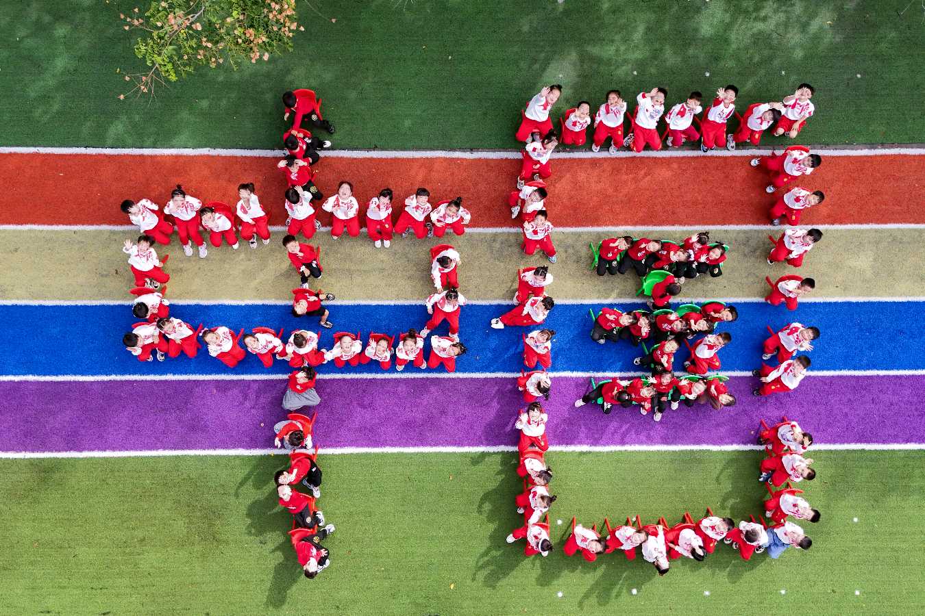 河南宝丰：童心迎国庆 浓浓爱国情