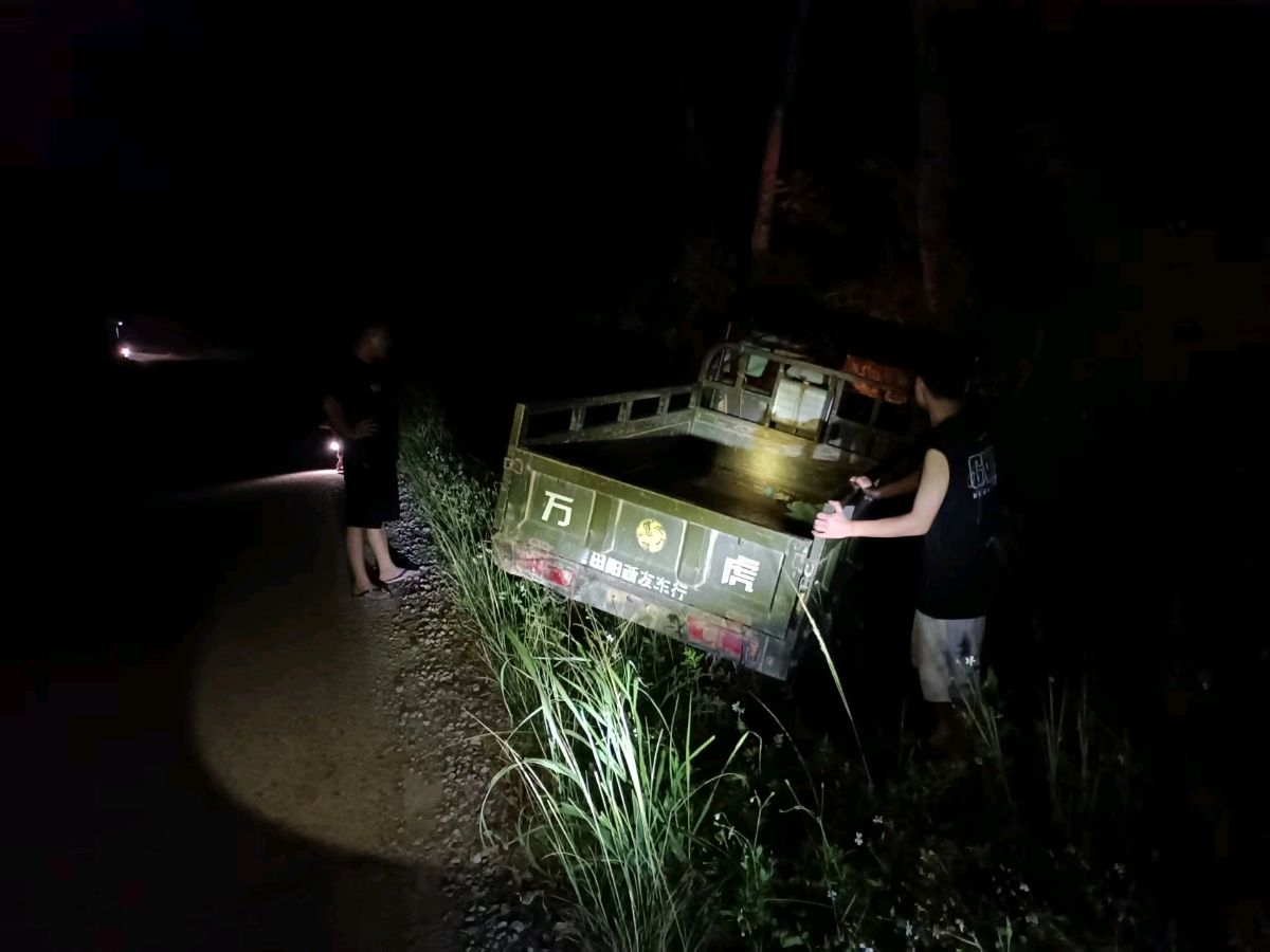 《国庆黑夜中的温暖接力》——记广东好人谭建鹏 文/谦坤 图/建鹏 晋粤传奇平台（图2）