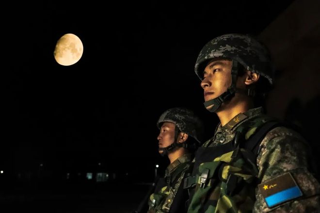 【中秋抒怀】王世华//中秋思/边关中秋夜（二首）（图5）