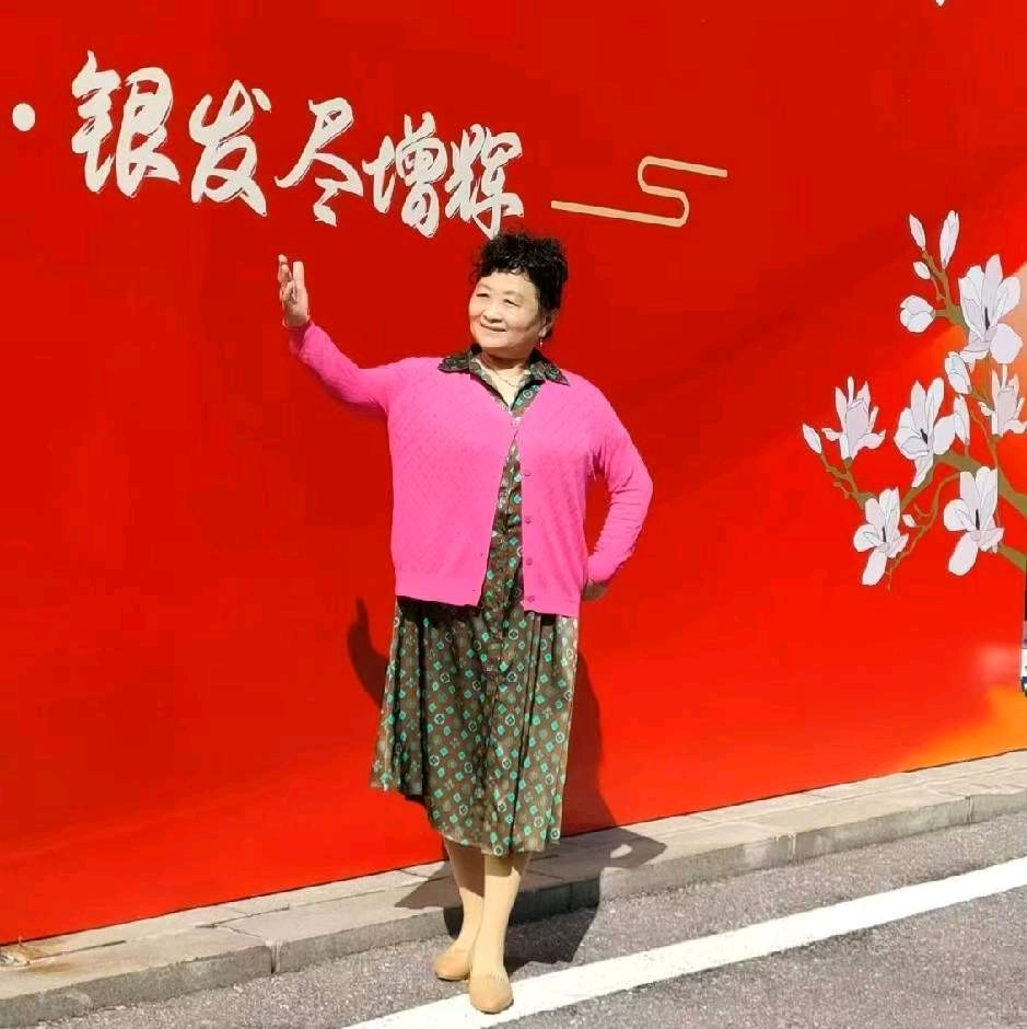诵铁魂/文邹晓兰：《诗赞全国离退休干部先进个人蔡秋容》