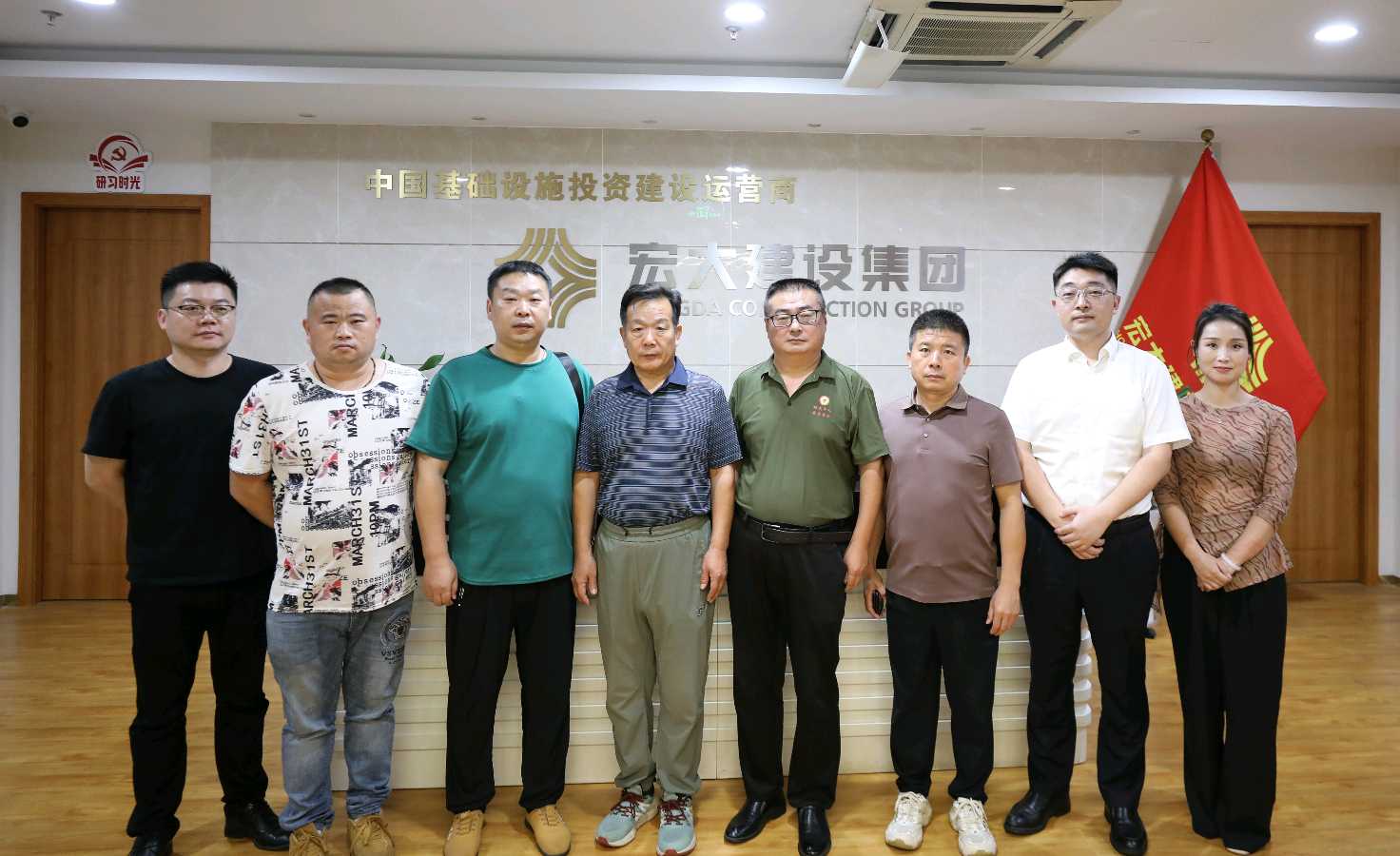 拥军爱警网一行调研宏大建设集团 共话军民融合发展新路径（图3）
