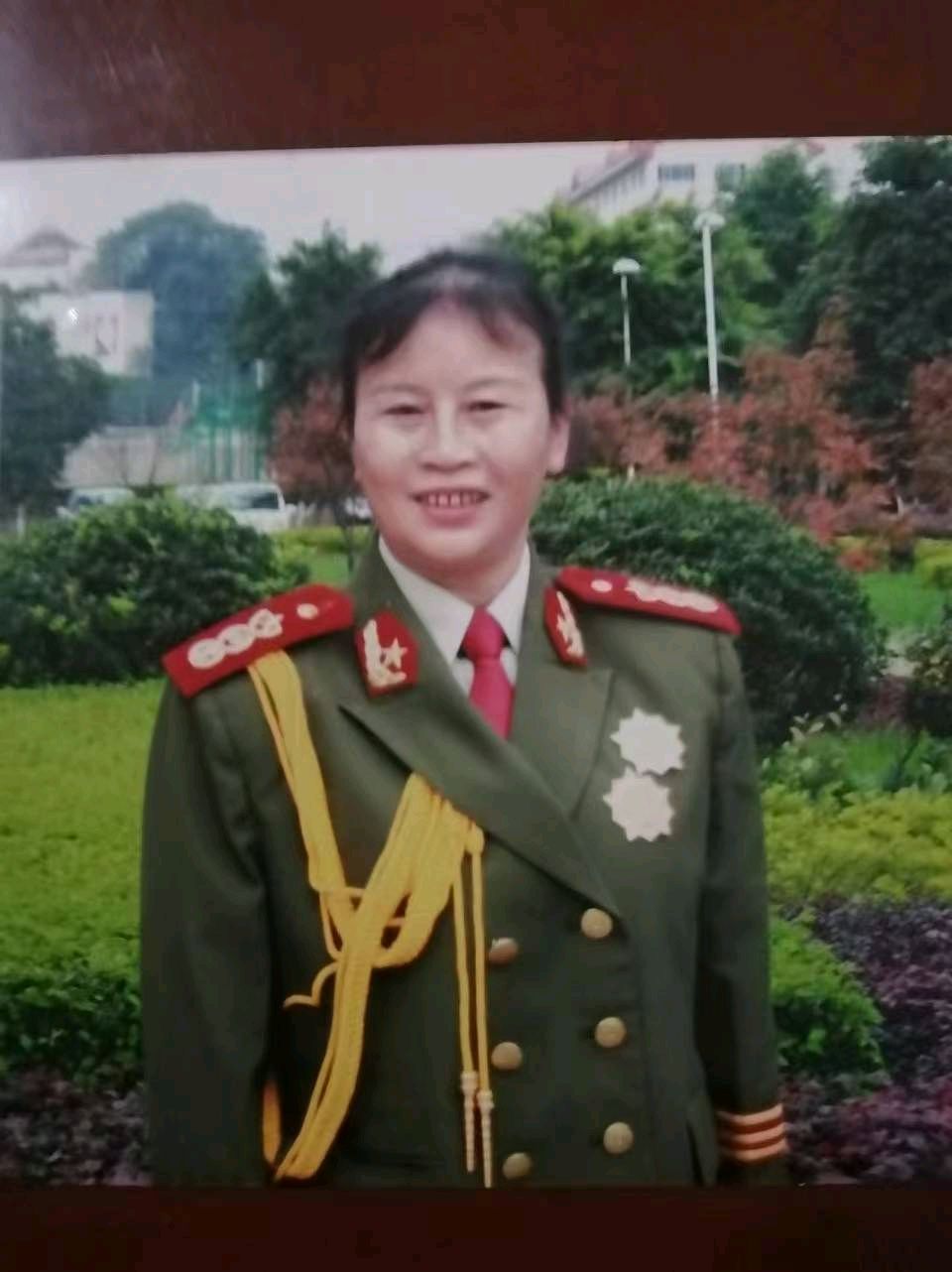 王英/金色中国【一脉家风吹暖山河——记陈军与她的军人世家】
