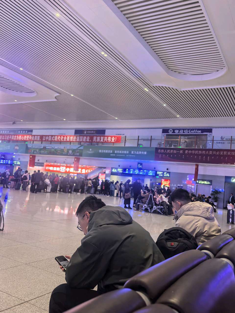 候车室百态～文◑王乌兰（图14）