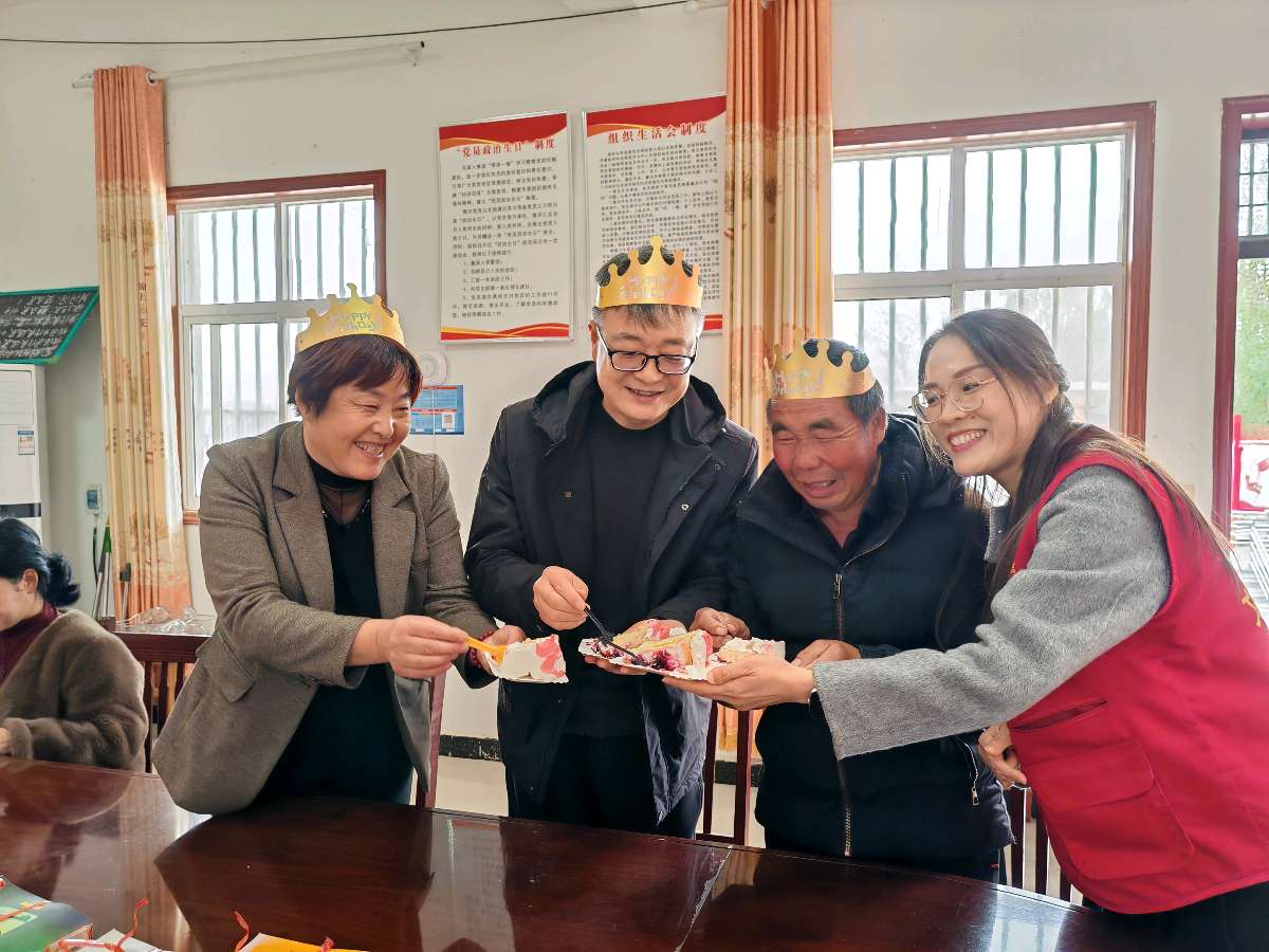 宝丰：香传情暖重阳 敬老助农润乡心（图2）