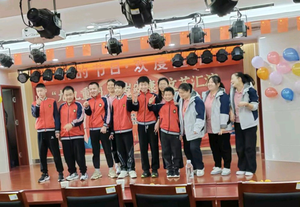 爱在重阳 最美夕阳——聊城市社会福利服务中心“九九重阳 岁岁安康”文艺汇演温情上演（图3）