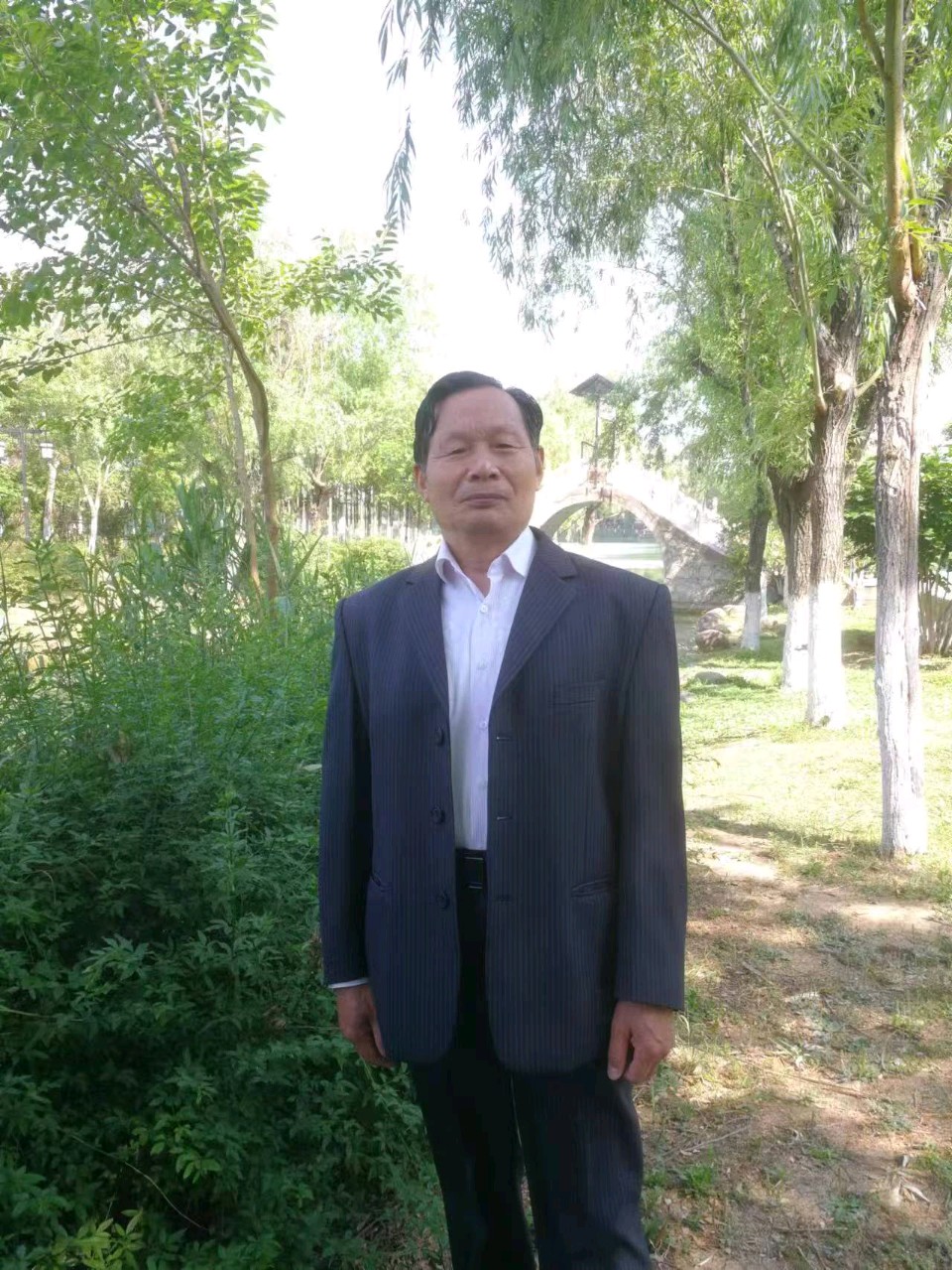 【荣耀中国】卖苹果的小女孩(小小说)作者/李杰(图13)