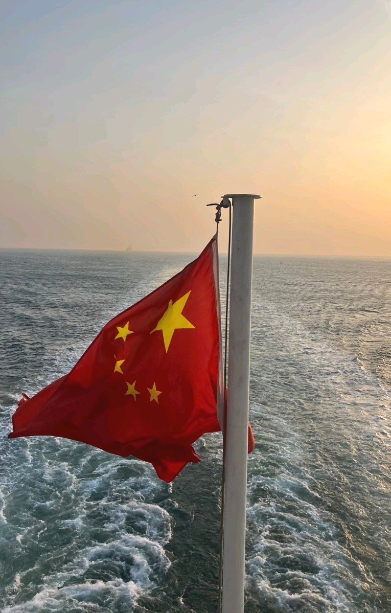 【红旗在东海迎风飘扬】作者东起 朗诵者知庸 文娟 立平 东起（图2）