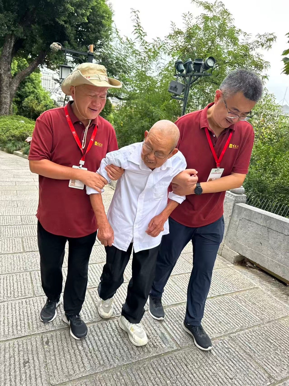特色人物 4，周智敏：诗人和高尚的志愿者 ｜ 诵读：李丽群（图8）