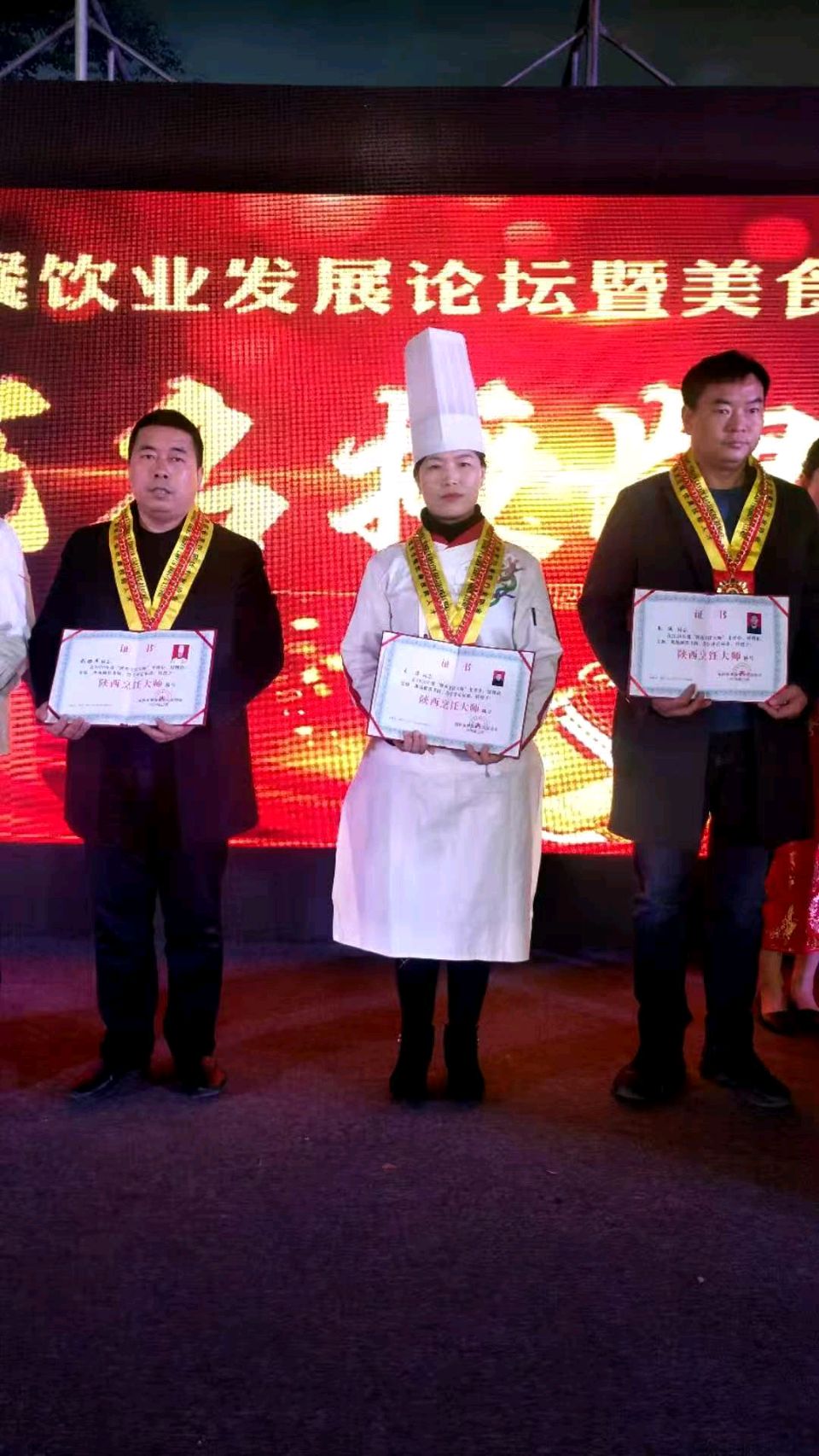 旭日东升（長民）//《贵人里带把肘子＿一口肘子半日仙·刘萍手艺赛千年》（图18）