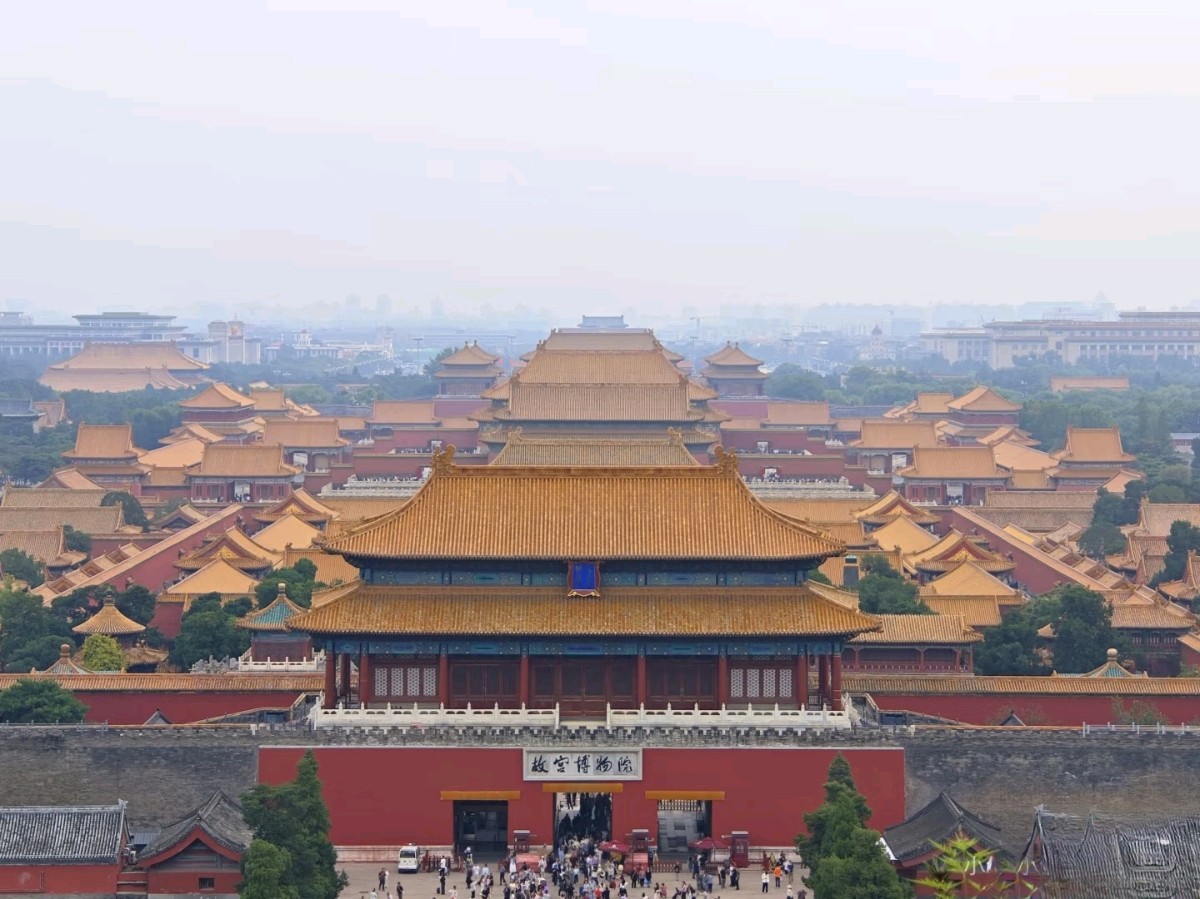 【轻轻走过你家门前—景山公园】作者阿莲 朗诵者车雁菩 高玉荣