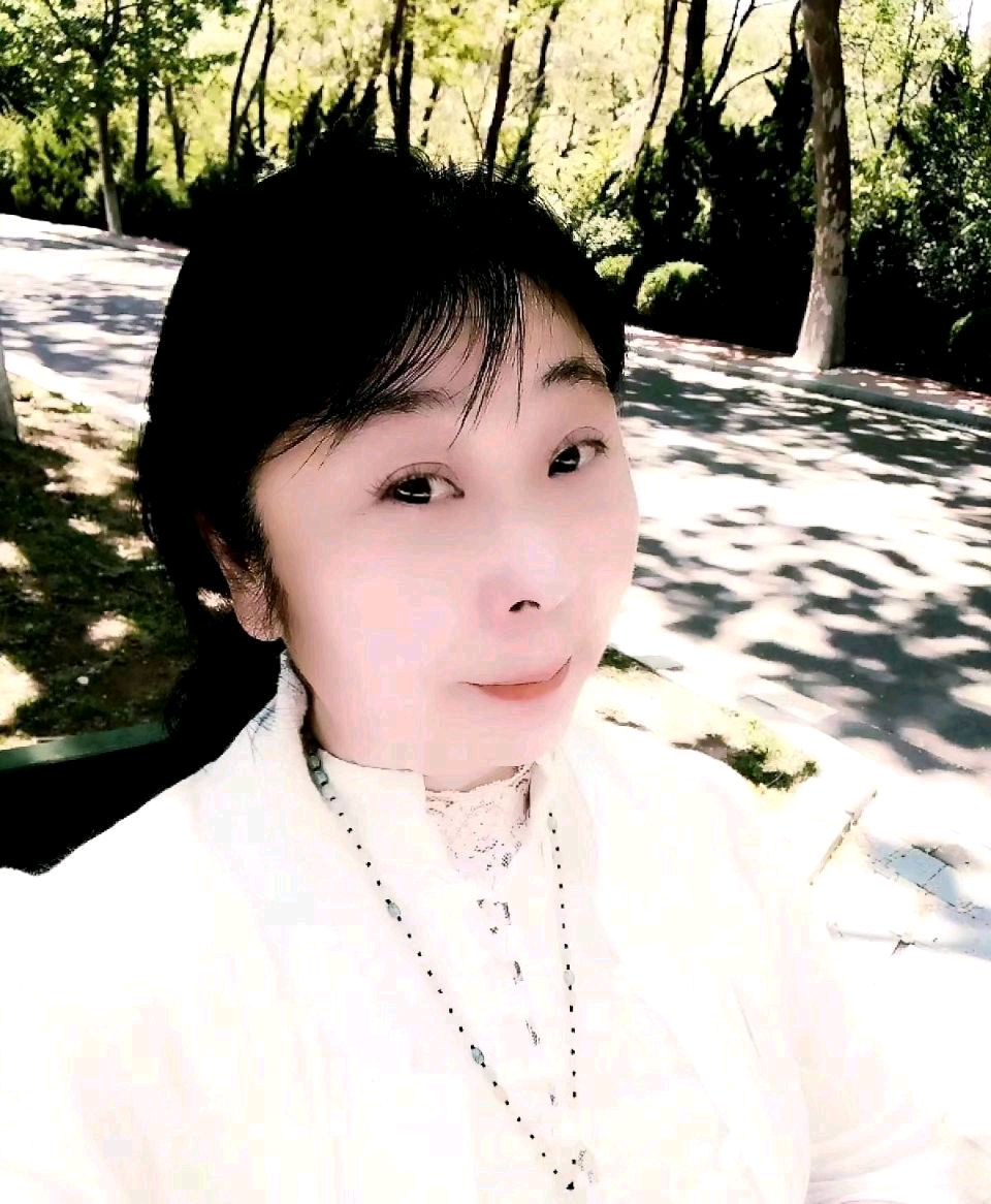 《🇨🇳中国人民诗刊》【伊莎 读诗】(第3793期）辽宁诗人:踏花归来的诗