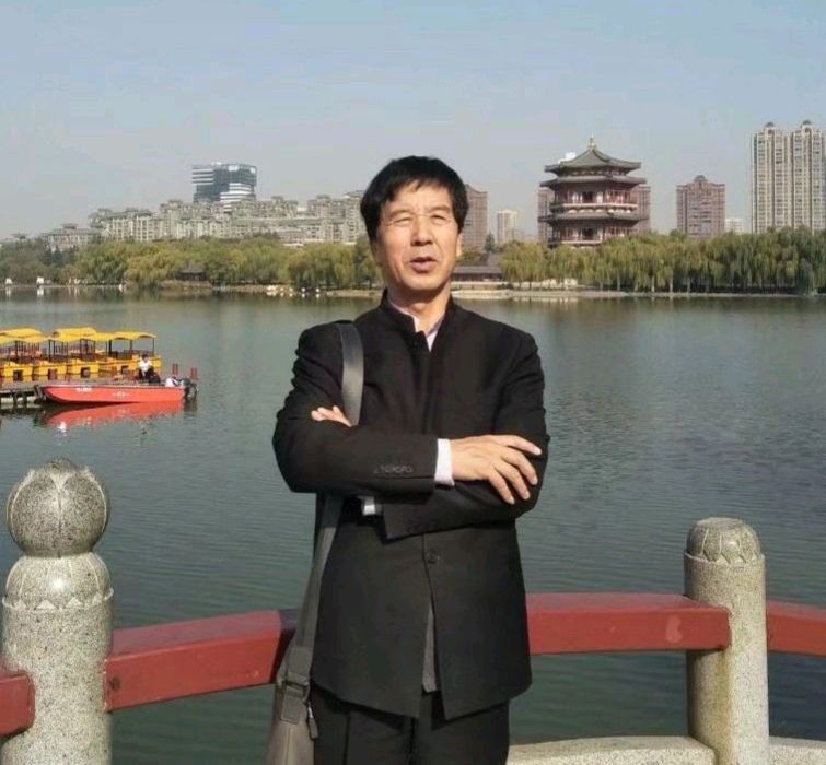 【新山东文学社】《真正的诗人》作者/边风 主播/星空(图6)