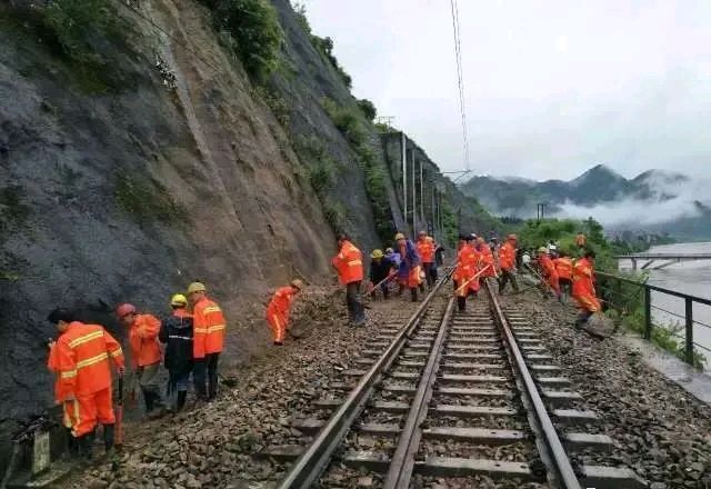 「成铁好青年」阵守渝东南大门，以青春之姿护渝怀畅通——记第八届“成铁好青年”涪陵工务段道岔维修班长张富成（图7）