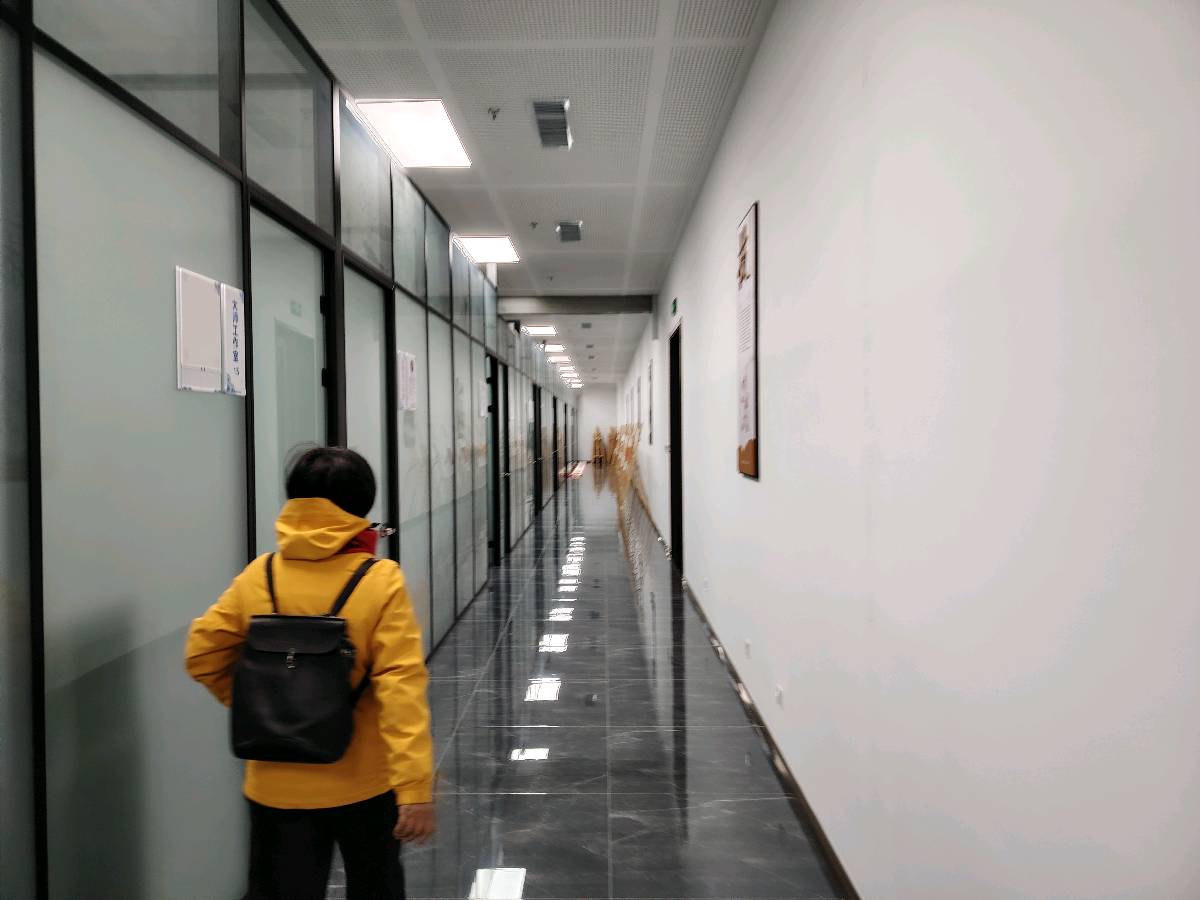 【都市头条向幸福出发编辑部】第14479期 墨香里的嘶鸣——写在陈瑞谦先生“马年书画挂历展览”开展前夕（图5）