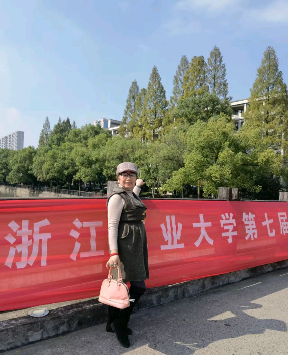 有磁场的声音 作者：主播：程程（陈英玲）‖ 东方《品语亭》诗社