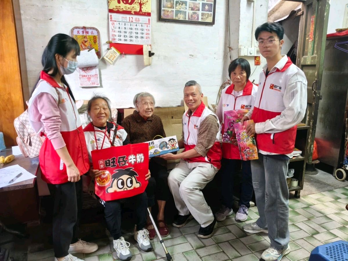 独居老人在家不幸跌倒 有幸志愿者们及时救助（图7）