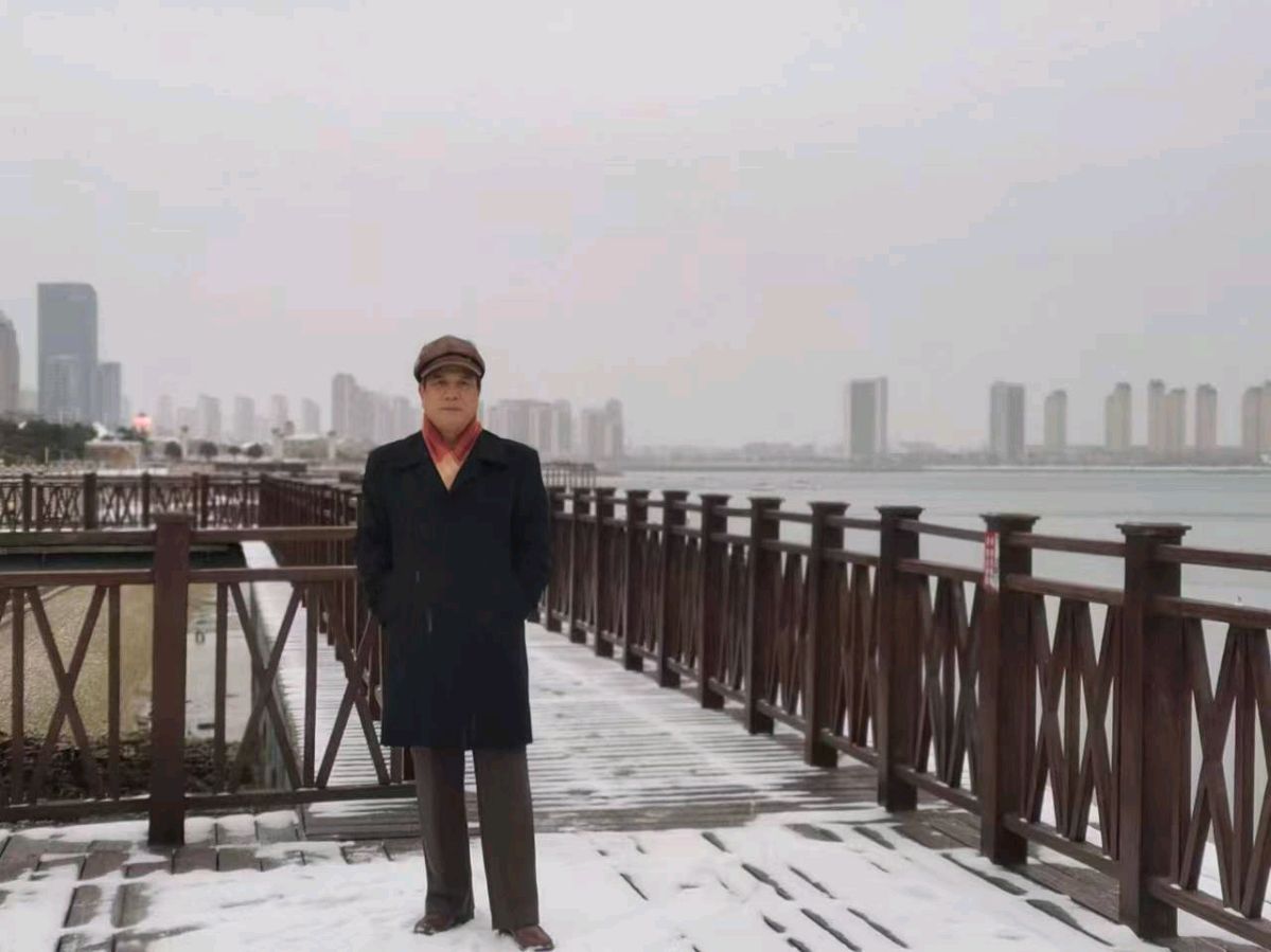《🇨🇳中国人民诗刊》【卜算子•岛城夜雪】(第3842期）山东诗人:朱光福的词