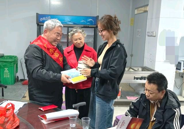 一座城与两颗心：当“孝”的微光遇上城市的温度 文/池朝兴（图8）