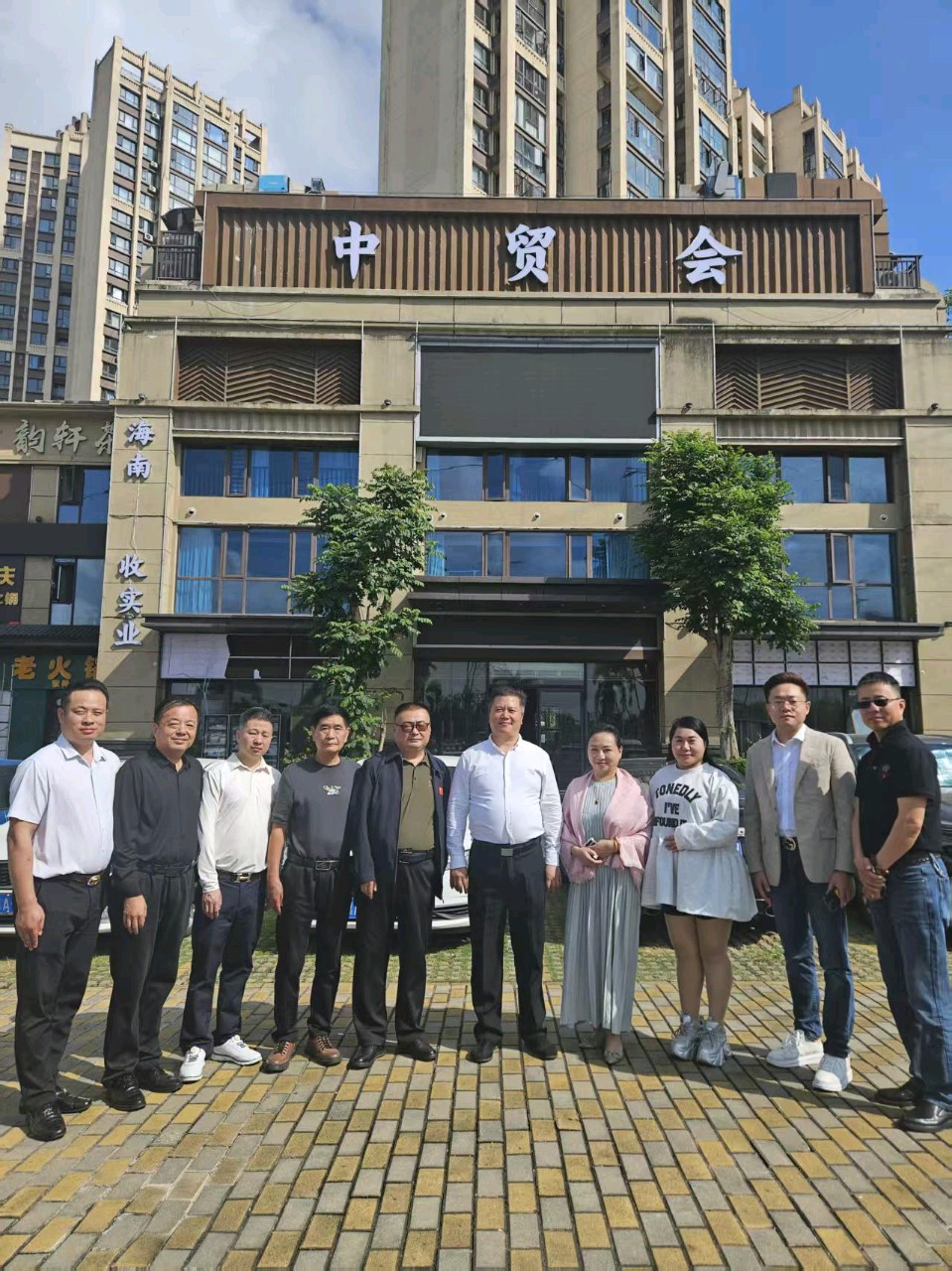拥军爱警网一行与中贸会企业家俱乐部共商公益发展大计