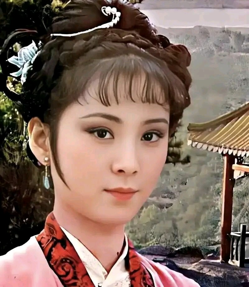 蓝弘（卫紅春）//浅议晴雯