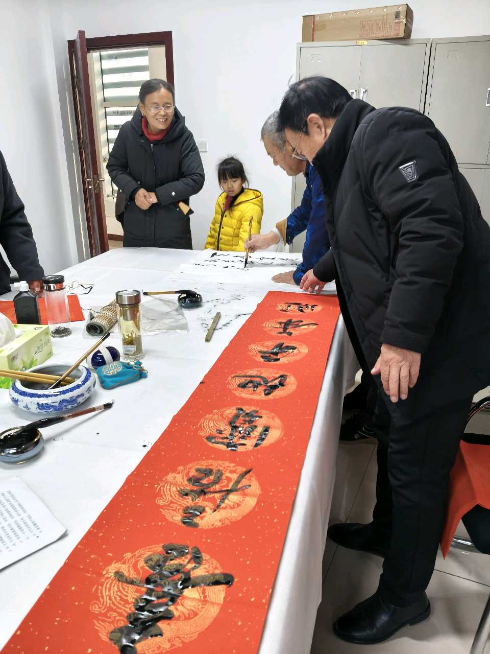 墨香暖民心 春联福字进万家——嘉祥县统计局新春送福活动温情启幕（图10）