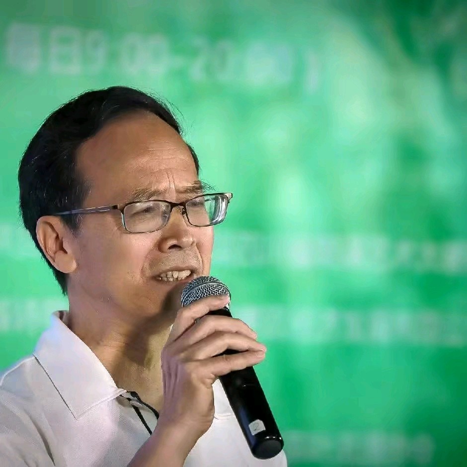 朗诵艺术家舒昭玉朗诵当代资深诗人黑马建雄作品《无奈》、附著名诗书画印文人画家诗评作品《温柔的噬咬》!