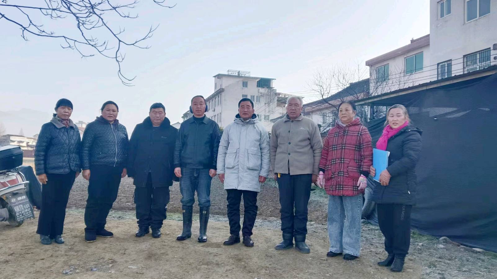 田间地头访实情 志愿助力话振兴（图4）