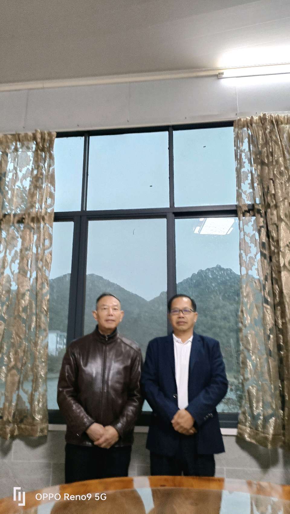 当代著名哲学家梁之永莅临赣南桃花岛考察（图2）