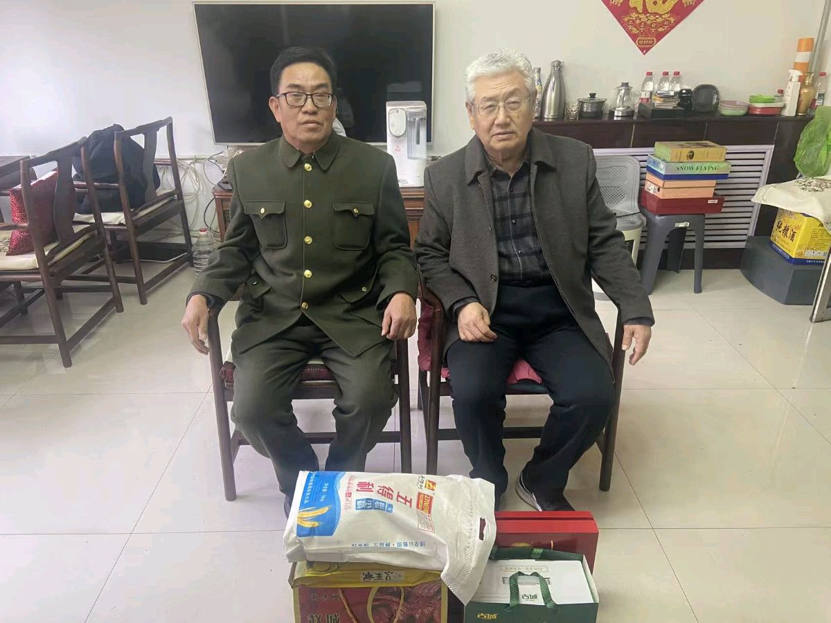 拥军爱警网联络官冯林洞走访慰问退役军人靳定国