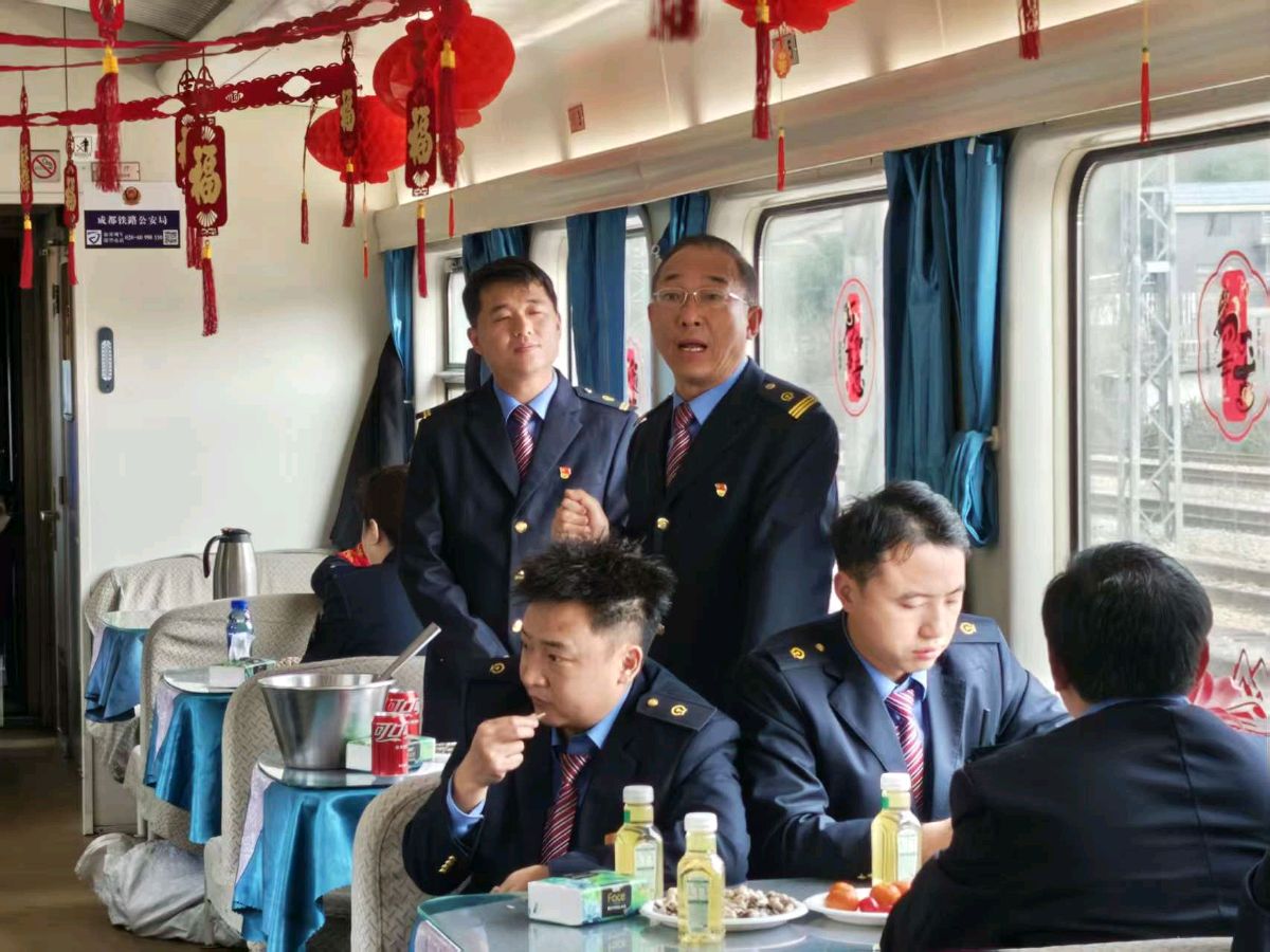 「春运快讯」涪陵工务段关团工会联手战春运之三(图15)