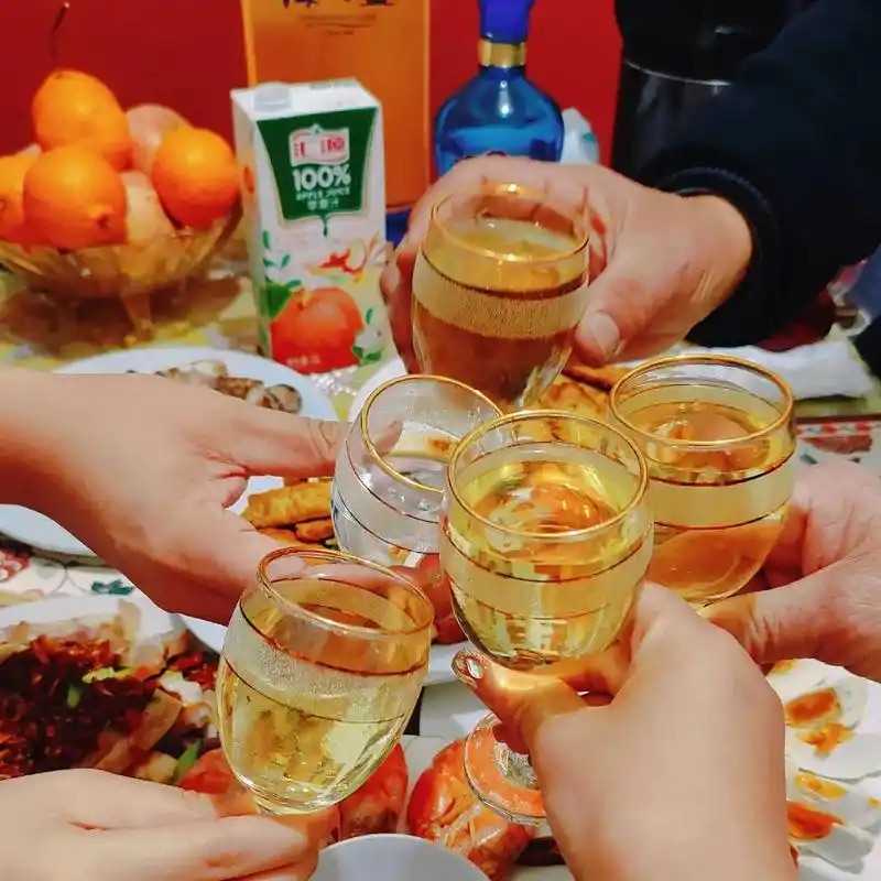 ［佳作欣赏］举杯共贺团圆//文/侯鸽（图2）