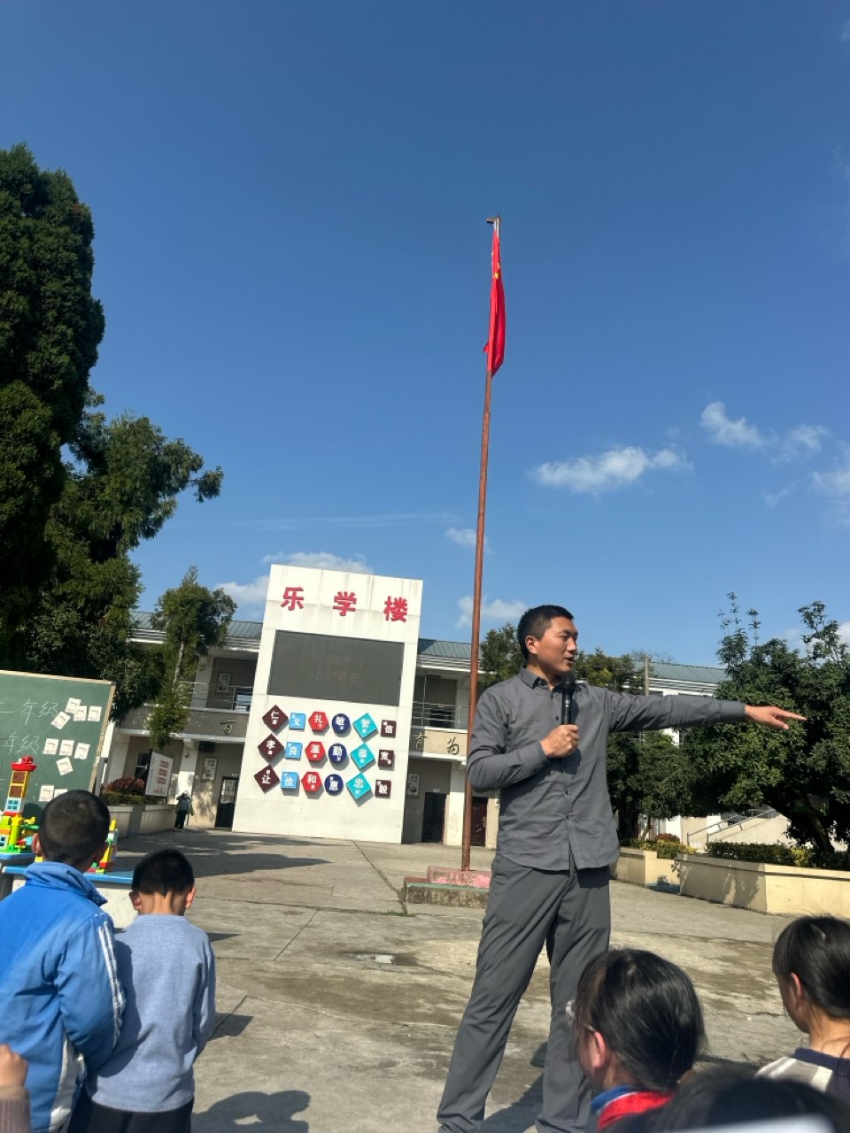 法治护航开学季,阿栗小学“花式”普法助成长(图4)